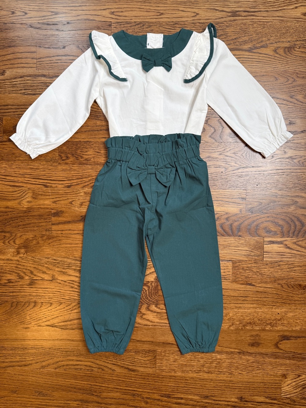 Girls Two-Piece Hunter Green and White Ruffled Top and  and Jogger Pants Set 2-3